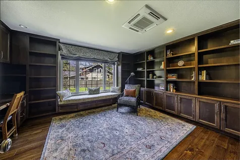 2570 Siskiyou Boulevard Ashland OR 97520