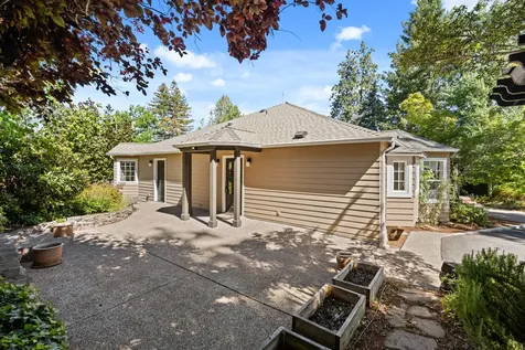 2570 Siskiyou Boulevard Ashland OR 97520