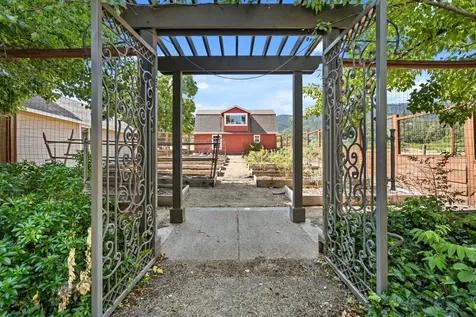 2570 Siskiyou Boulevard Ashland OR 97520