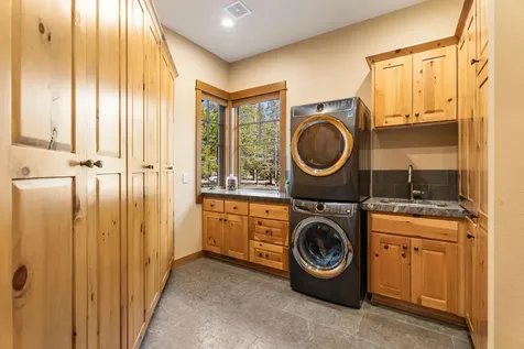 56735 Nest Pine Drive Bend OR 97707