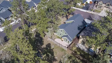 1104 E Horse Back Trail Sisters OR 97759