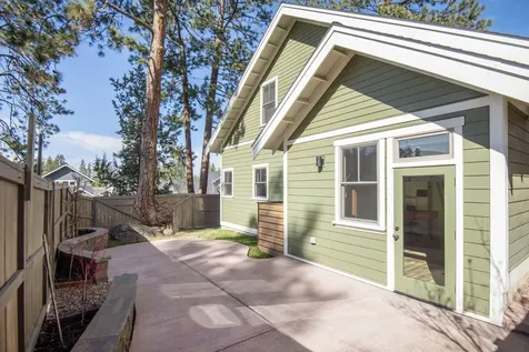 1104 E Horse Back Trail Sisters OR 97759