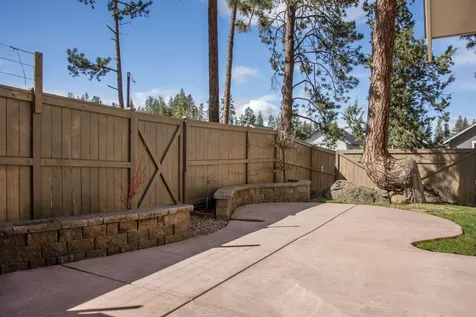 1104 E Horse Back Trail Sisters OR 97759