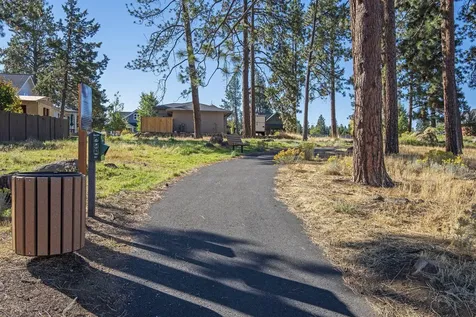 1104 E Horse Back Trail Sisters OR 97759