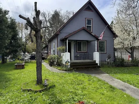 523 SE L Street Grants Pass OR 97526