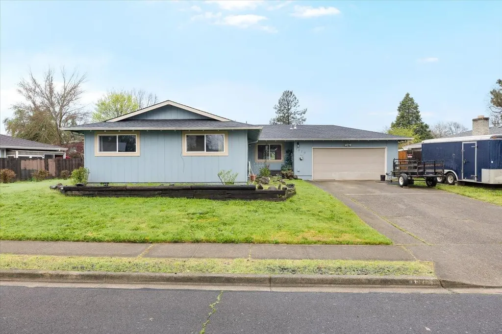 1075 N 5th Street Central Point OR 97502