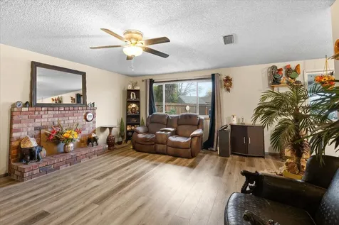1075 N 5th Street Central Point OR 97502