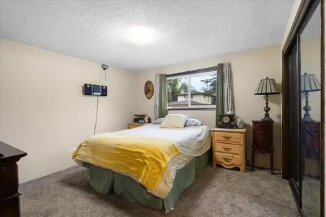 1075 N 5th Street Central Point OR 97502