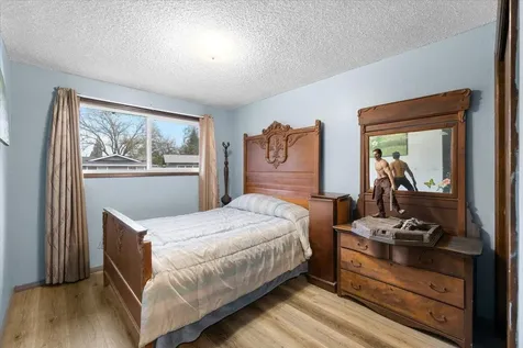 1075 N 5th Street Central Point OR 97502