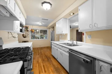 1075 N 5th Street Central Point OR 97502