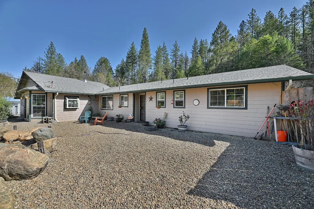 231 Fielder Creek Road Rogue River OR 97537