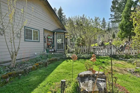 231 Fielder Creek Road Rogue River OR 97537