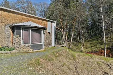 231 Fielder Creek Road Rogue River OR 97537