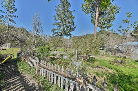 231 Fielder Creek Road Rogue River OR 97537