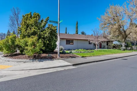 1328 S Oakdale Avenue Medford OR 97501