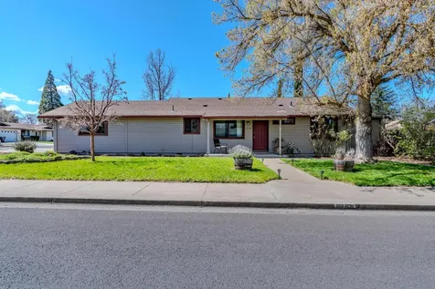 1328 S Oakdale Avenue Medford OR 97501