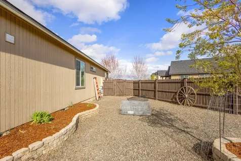 833 NW 26th Way Redmond OR 97756