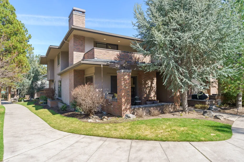 2559 NW Crossing Drive Bend OR 97703