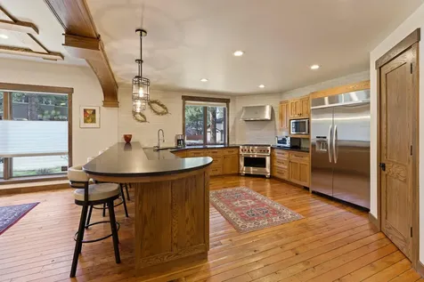 2559 NW Crossing Drive Bend OR 97703