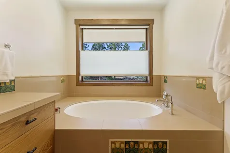 2559 NW Crossing Drive Bend OR 97703