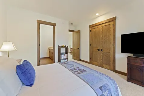 2559 NW Crossing Drive Bend OR 97703