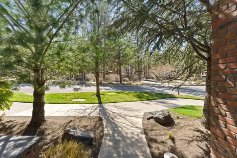 2559 NW Crossing Drive Bend OR 97703