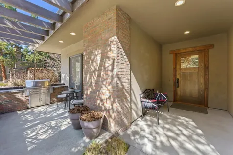 2559 NW Crossing Drive Bend OR 97703