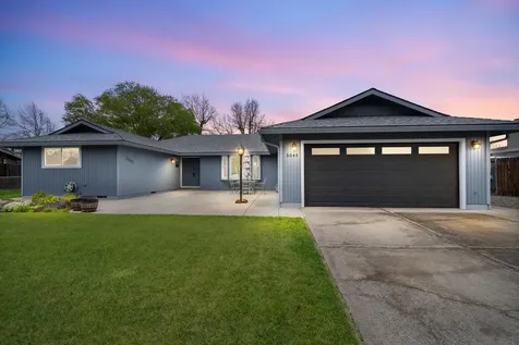 5045 Crestwood Avenue Central Point OR 97502
