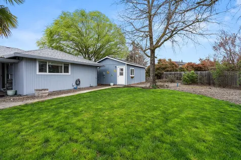 5045 Crestwood Avenue Central Point OR 97502