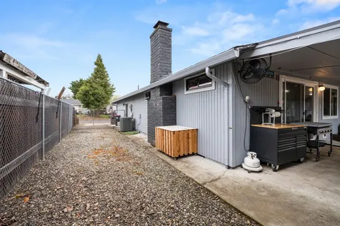 5045 Crestwood Avenue Central Point OR 97502