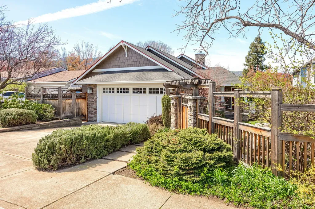 563 Fordyce Street Ashland OR 97520