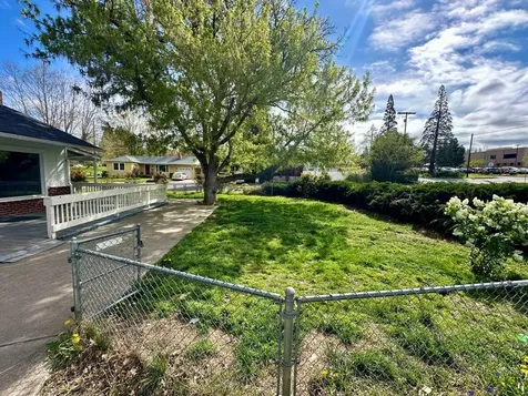 401 Oregon Terrace Medford OR 97504