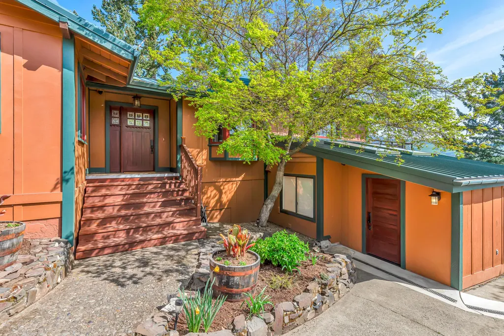 636 Walnut Street Ashland OR 97520
