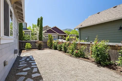 346 Stoneridge Avenue Ashland OR 97520