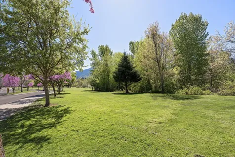 346 Stoneridge Avenue Ashland OR 97520