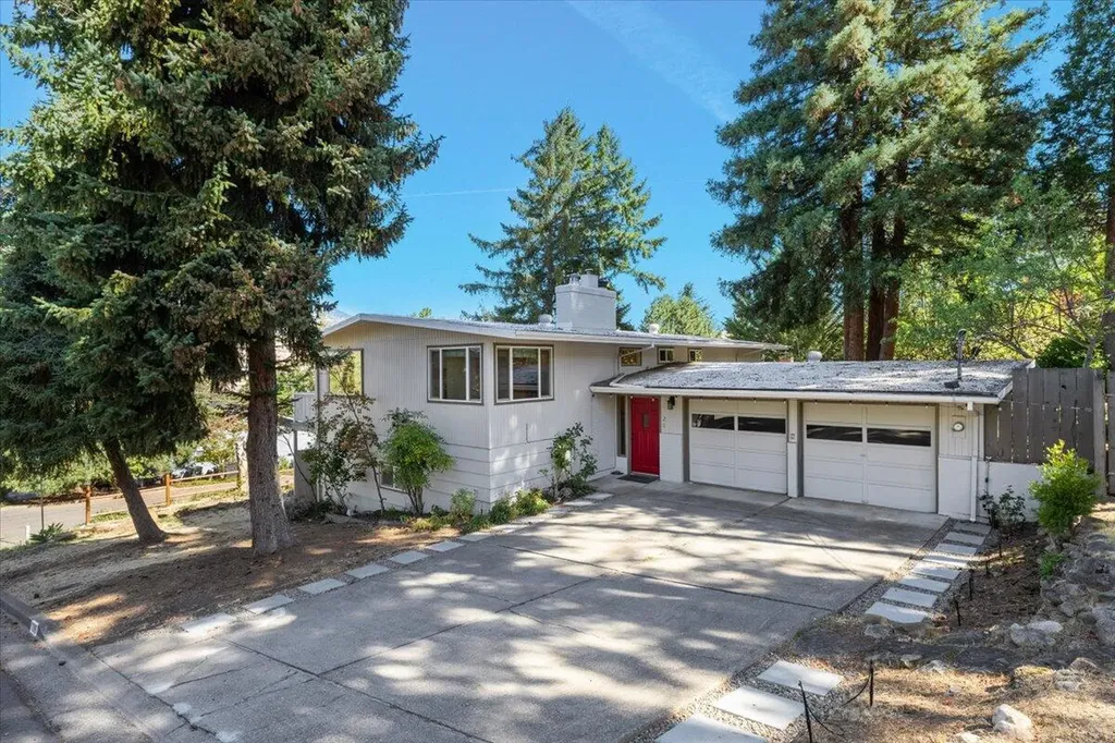 1120 Beswick Way Ashland OR 97520