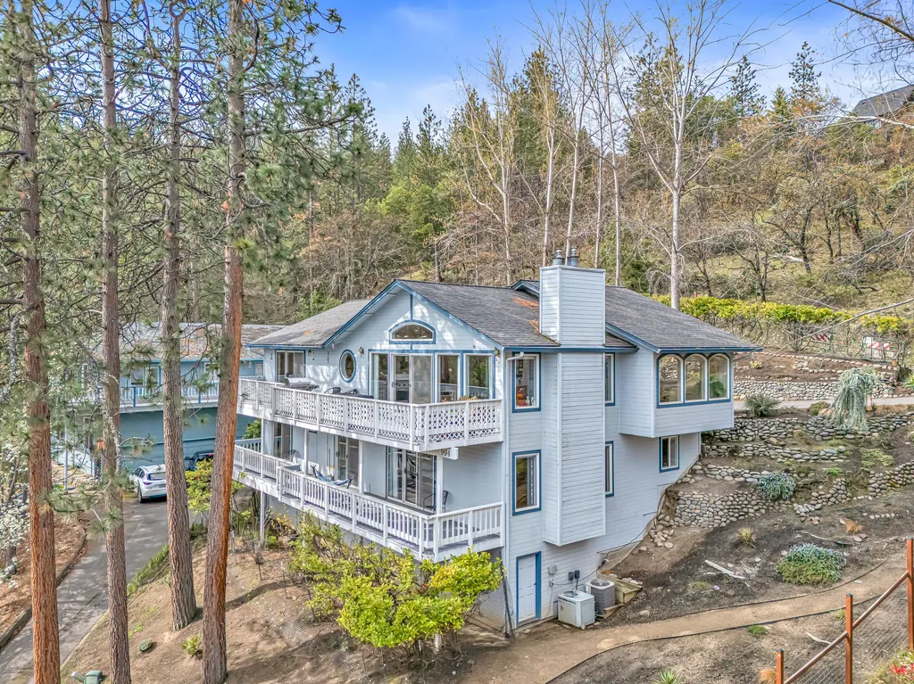 525 Ashland Loop Ashland OR 97520