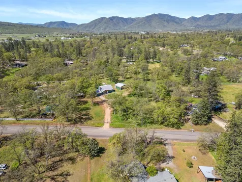 11515 Michael Road Central Point OR 97502
