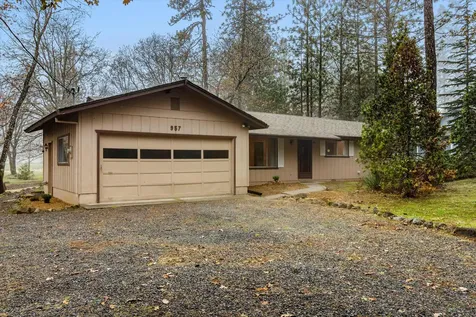 957 Eric Loop Grants Pass OR 97526