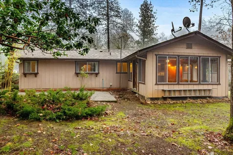 957 Eric Loop Grants Pass OR 97526