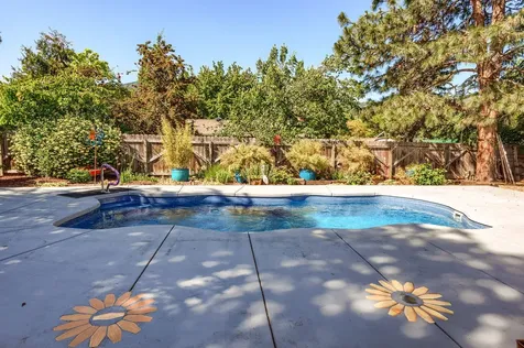 360 Oxford Street Ashland OR 97520