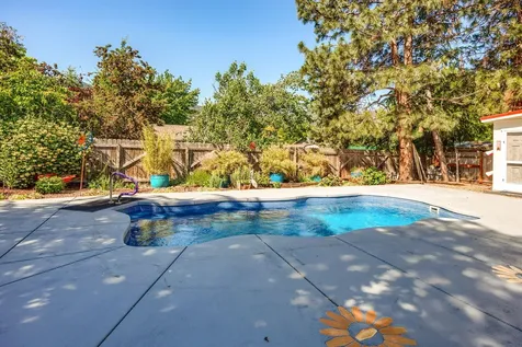 360 Oxford Street Ashland OR 97520
