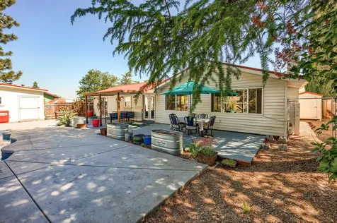360 Oxford Street Ashland OR 97520