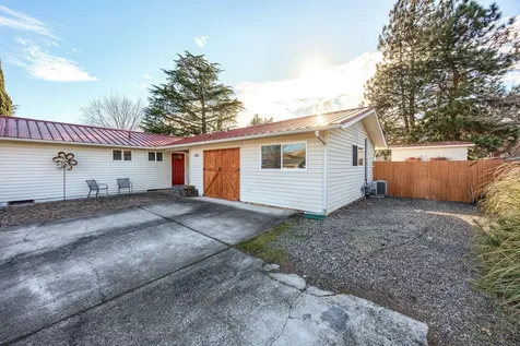 360 Oxford Street Ashland OR 97520