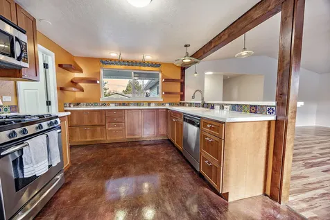 360 Oxford Street Ashland OR 97520