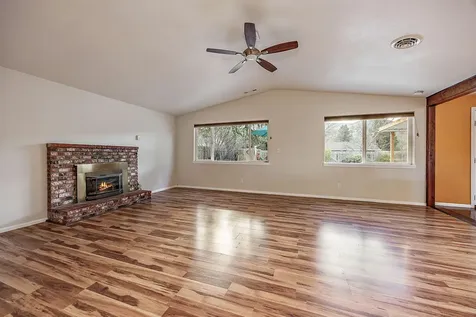 360 Oxford Street Ashland OR 97520