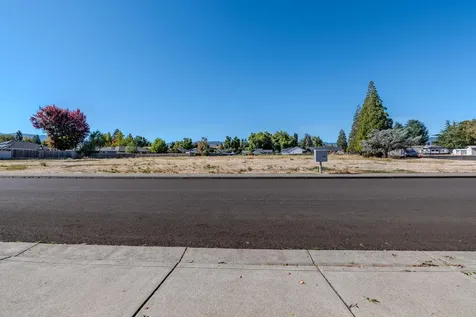 1483 S Oakdale Avenue Medford OR 97501