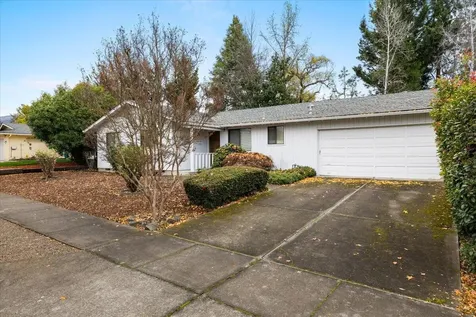 2994 Seckel Street Medford OR 97504