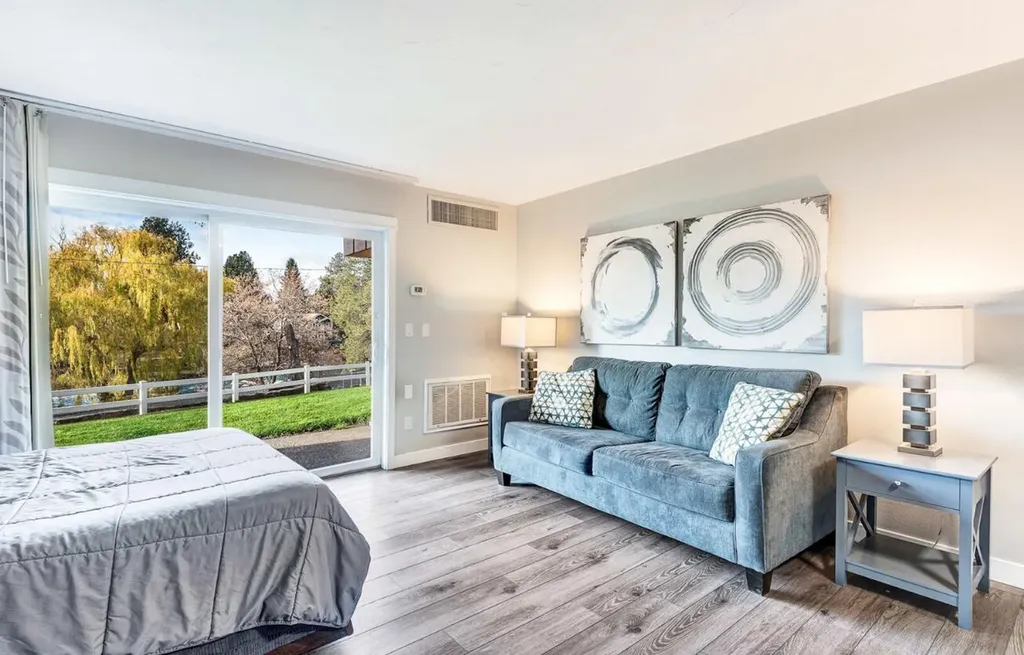 1565 NW Wall Street Bend OR 97703