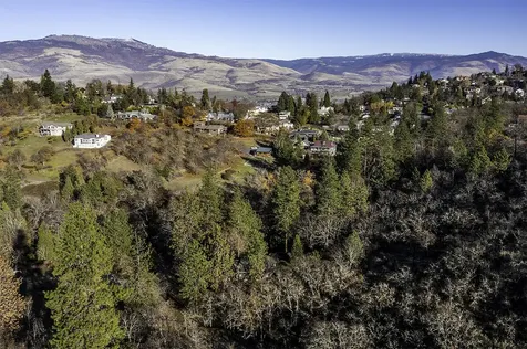 551 Grandview Drive Ashland OR 97520